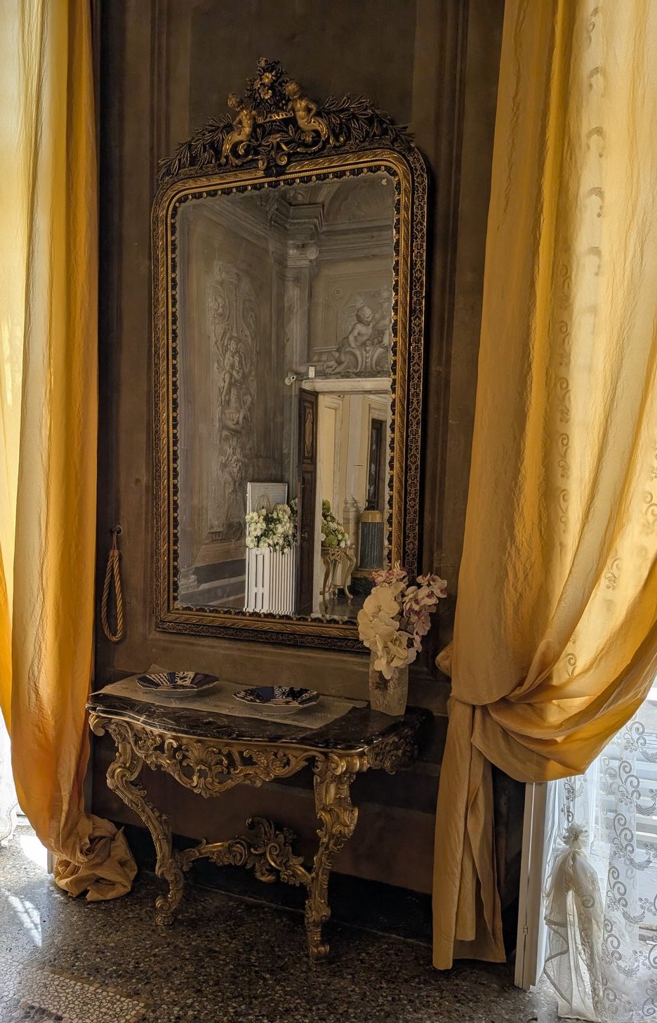 Consolle barocca dorata con specchiera - antiquariato d'epoca a Genova